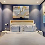 Official Mercury Lux 2br In The Heart With Ac *