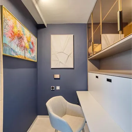 Official Mercury Lux 2br In The Heart With Ac *